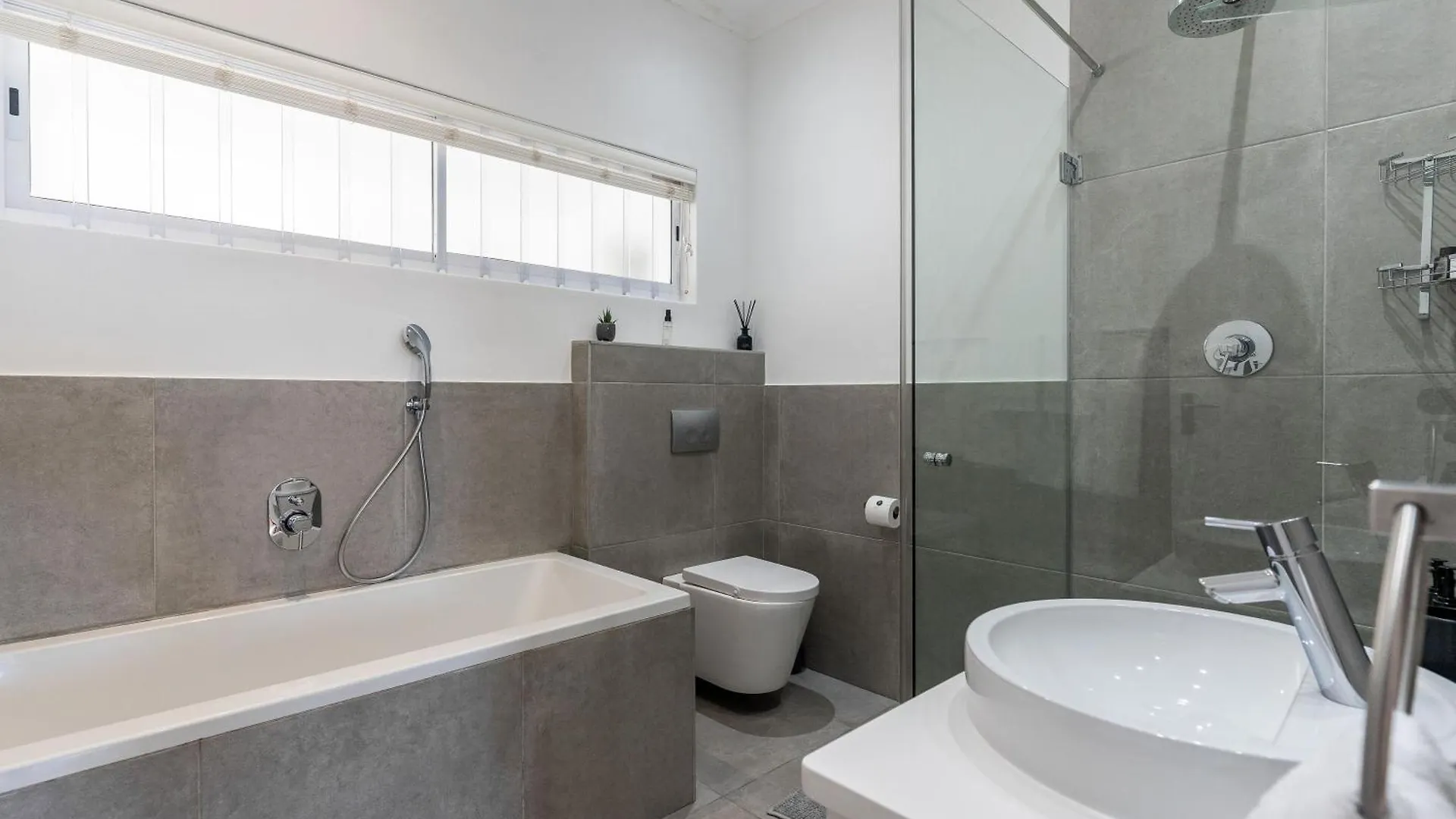 Camps Bay Deluxe - Luxury Home With Pool, Ocean & Mountain Views Kapstadt 0*,  Südafrika