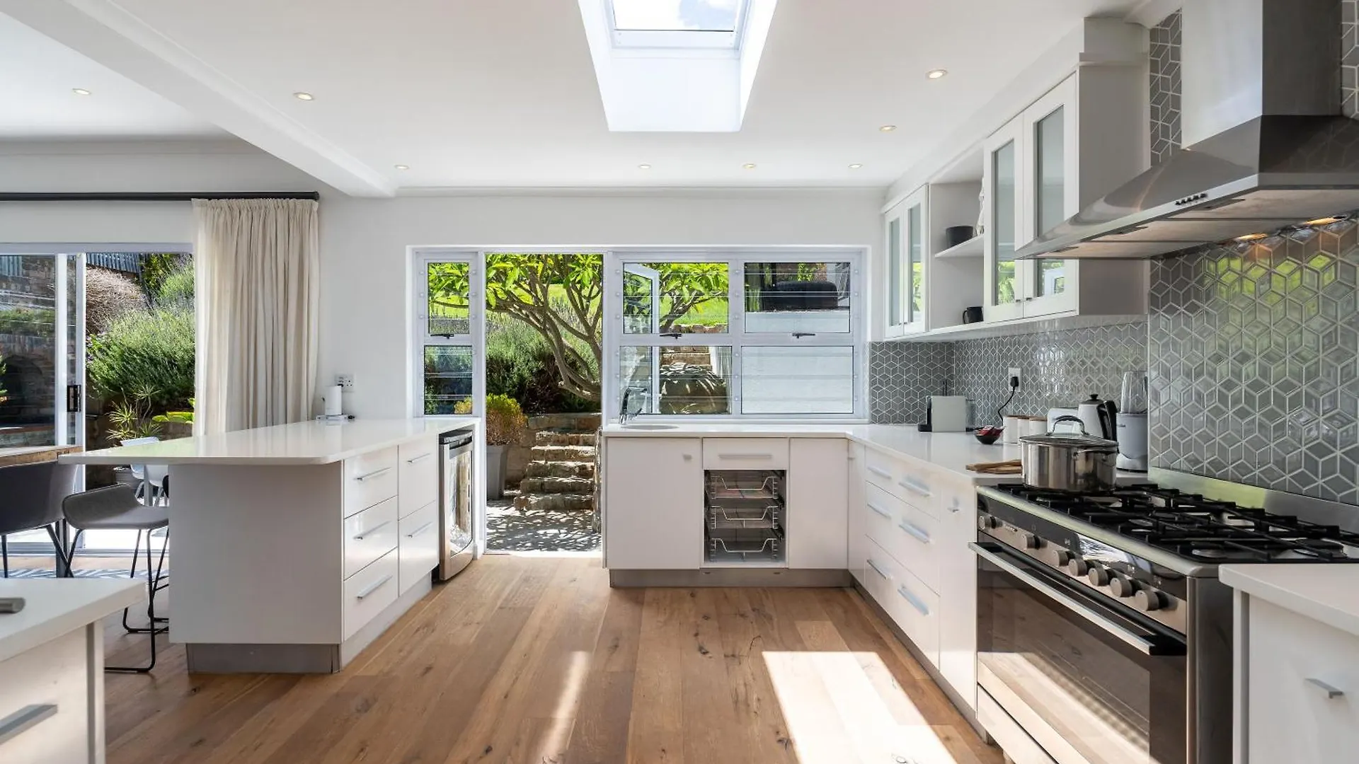 Camps Bay Deluxe - Luxury Home With Pool, Ocean & Mountain Views Kapstadt