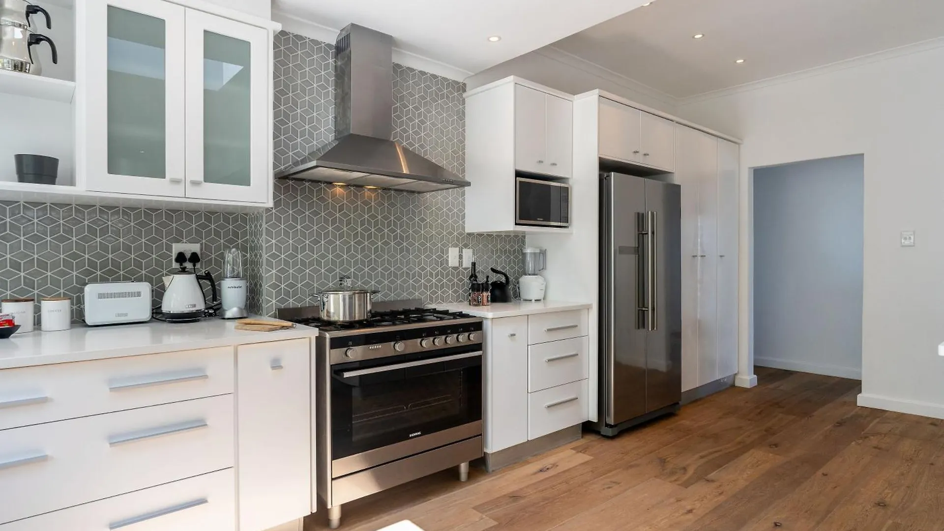 Villa Camps Bay Deluxe - Luxury Home With Pool, Ocean & Mountain Views Kapstadt