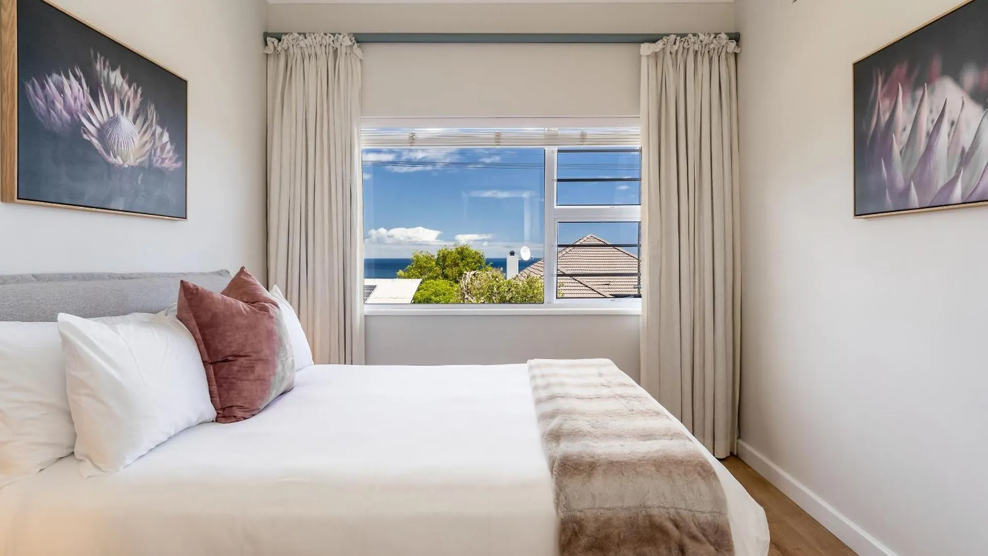 Camps Bay Deluxe - Luxury Home With Pool, Ocean & Mountain Views Città del Capo 0*,  Sudafrica